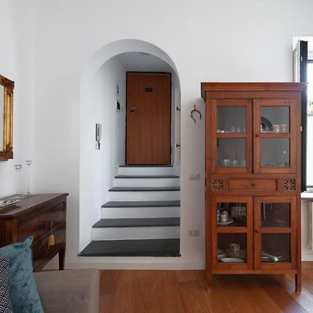 Casa Flo Con Terrazza E Ascensore Salerno Exterior foto