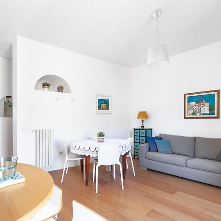 Casa Flo Con Terrazza E Ascensore Salerno Exterior foto