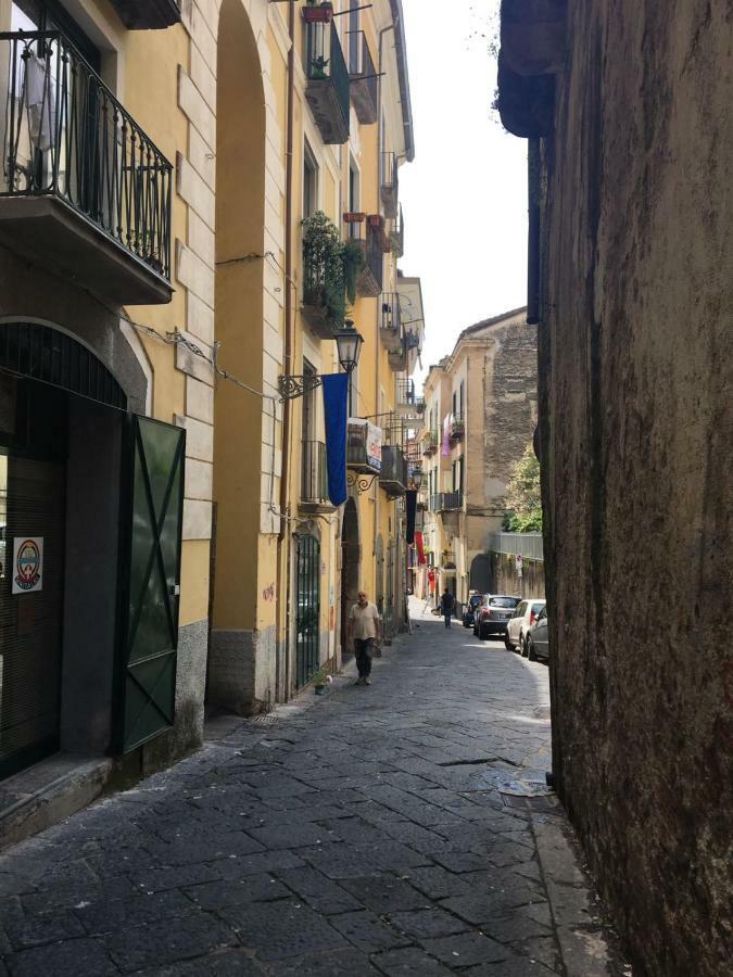 Casa Flo Con Terrazza E Ascensore Salerno Exterior foto