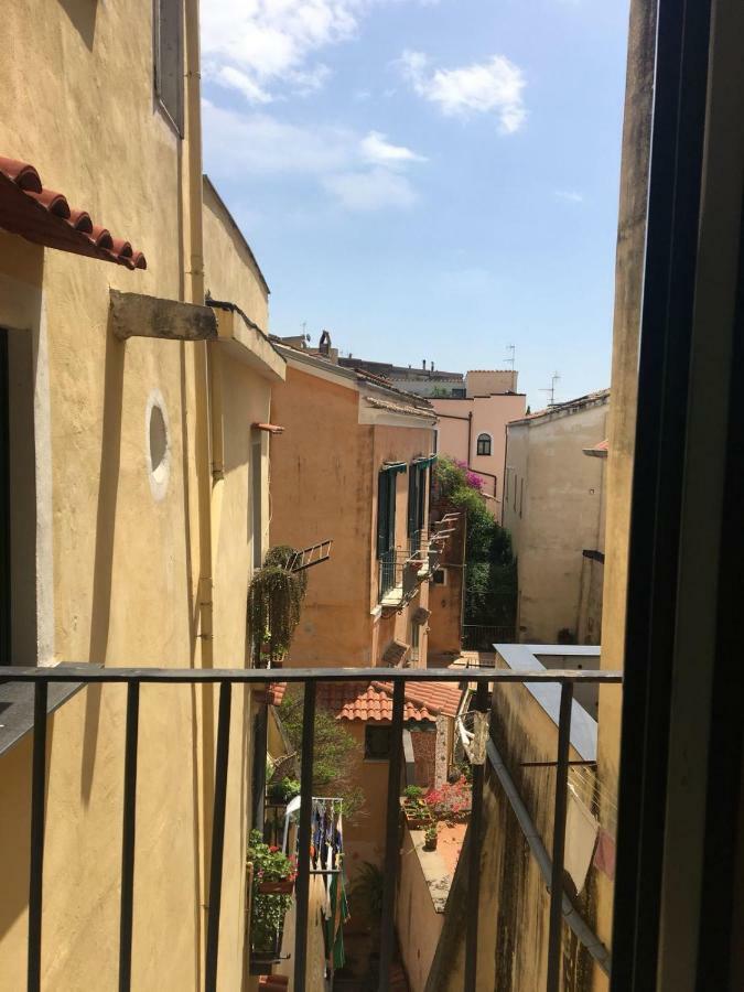 Casa Flo Con Terrazza E Ascensore Salerno Exterior foto